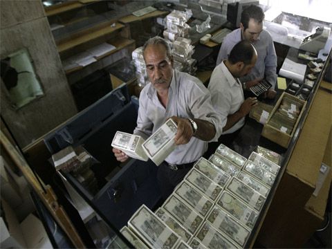 مصرف حكومي يعمد إلى نقل أصول متعثر الـ 9 مليارات إلى ملكيته !!