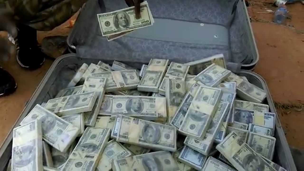 كيف هربوا دولارات السوريين إلى الخارج عبر 