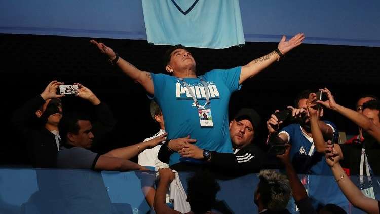 مارادونا يعرض تدريب منتخب الأرجنتين مجانا!
