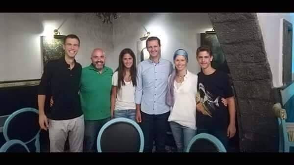 أين تناول الرئيس الأسد وعائلته العشاء ليلة أمس.. ومن هو الشخص السادس في الصورة؟
