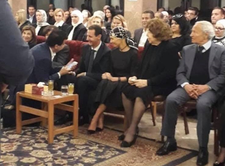 ظهور مريح لفاروق الشرع إلى جانب الرئيس الأسد في هذه الصورة: