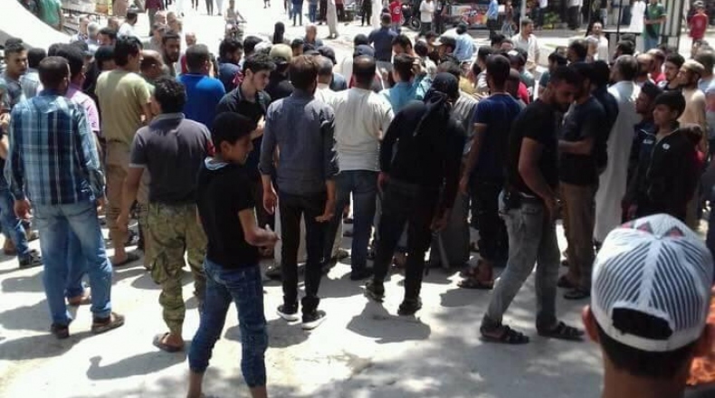محتجون في جرابلس يطالبون بإخراج مقرات المسلحين من المدينة