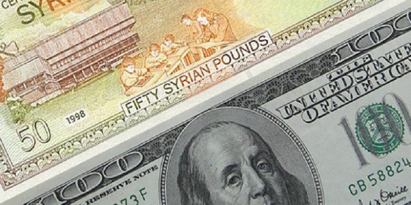 السوق الموازية تتداول الدولار بين 515 و530 ليرة سورية.. والسبب: