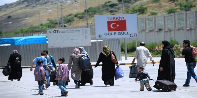 الغارديان: السلطات التركية تحتجز أكثر من 1000 لاجئ سوري لترحيلهم خلال 30 يوماً!