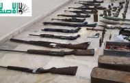إلقاء القبض على مطلوبين بجرائم قتل وسلب ومصادرة كميات من الأسلحة في بلدة سلحب بريف حماة
