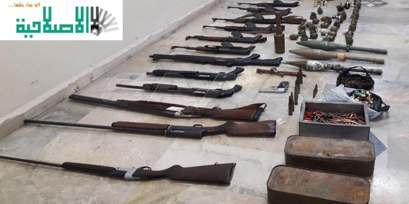 إلقاء القبض على مطلوبين بجرائم قتل وسلب ومصادرة كميات من الأسلحة في بلدة سلحب بريف حماة