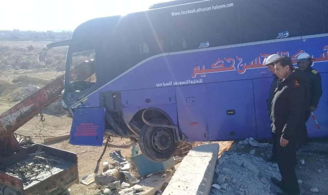 اربعة حوادث مرورية على طريق دمشق _ حمص خلال 24 ساعة.. و15 اصابة جديدة اليوم جراء تدهور بولمان!