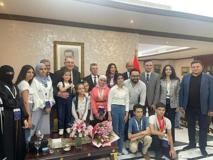 السفارة السورية في الإمارات تكرم بطلة تحدي القراءة العربي شام البكور