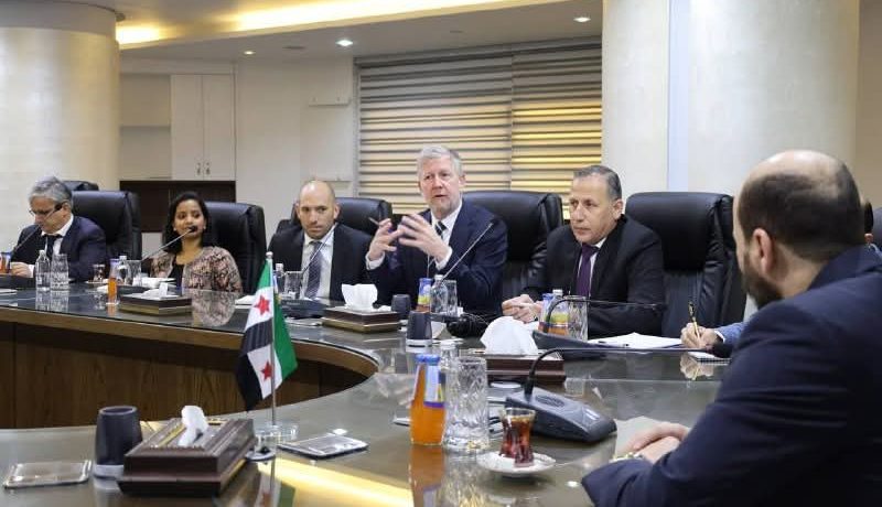 وزير الطاقة يبحث مع وفد من البنك الدولي دعم المشاريع في قطاعات عدة